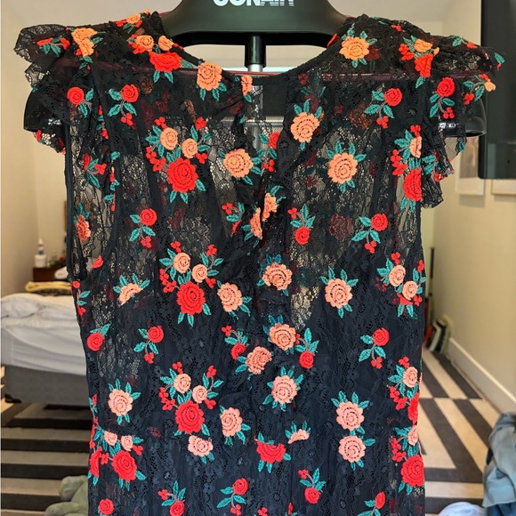 Zara embroidered floral dress with black slip liner - Picture 7 of 7